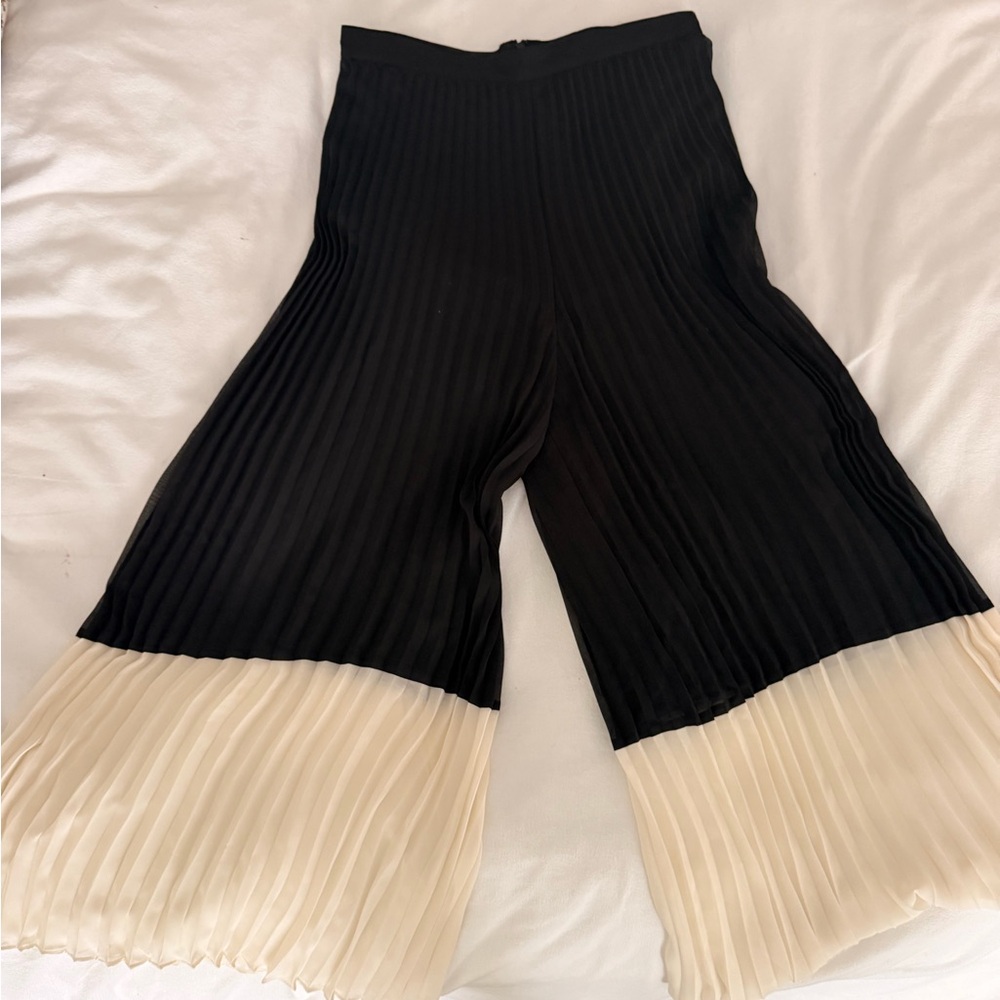 Club Monaco Black and Cream Pleated Women's Pants
